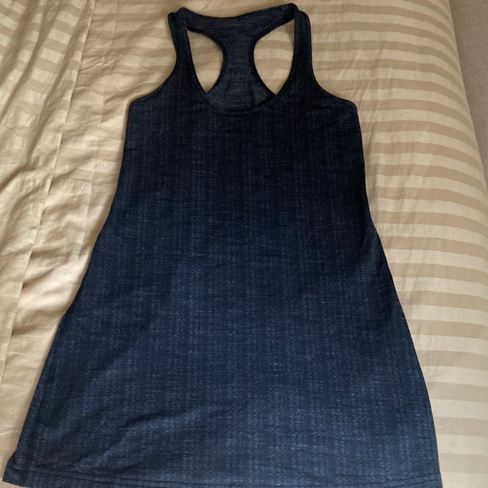 Lululemon Racerback Tank Top in Black/Gray. Size 10.